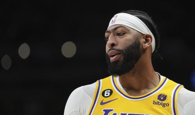 星空体育官网-场均40.2分钟联盟第一 浓眉劳模般表现扛起湖人