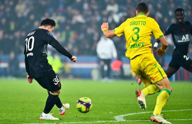 星空体育官方网站-【法甲】纳瓦斯染红 梅西造乌龙+首球 巴黎3比1南特